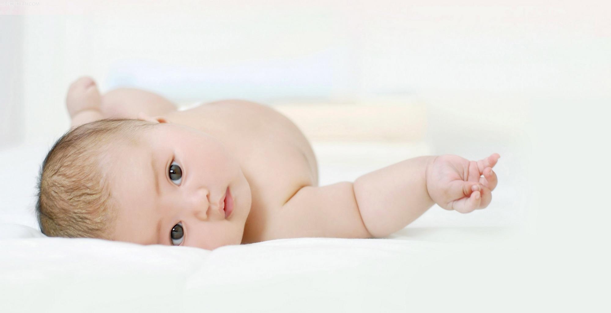 要给新生儿穿袜子吗 新生婴儿要穿袜子吗